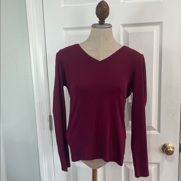 Liz Claiborne Tops - Liz Claiborne V-Neck Long Sleeve Top Burgundy red women’s size S